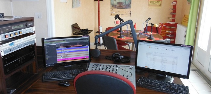 RADIO LENGADOC 95.5 fm  ( Narbonés e Besierenc ) …    e lèu 97.0 FM  A CARCASSONA