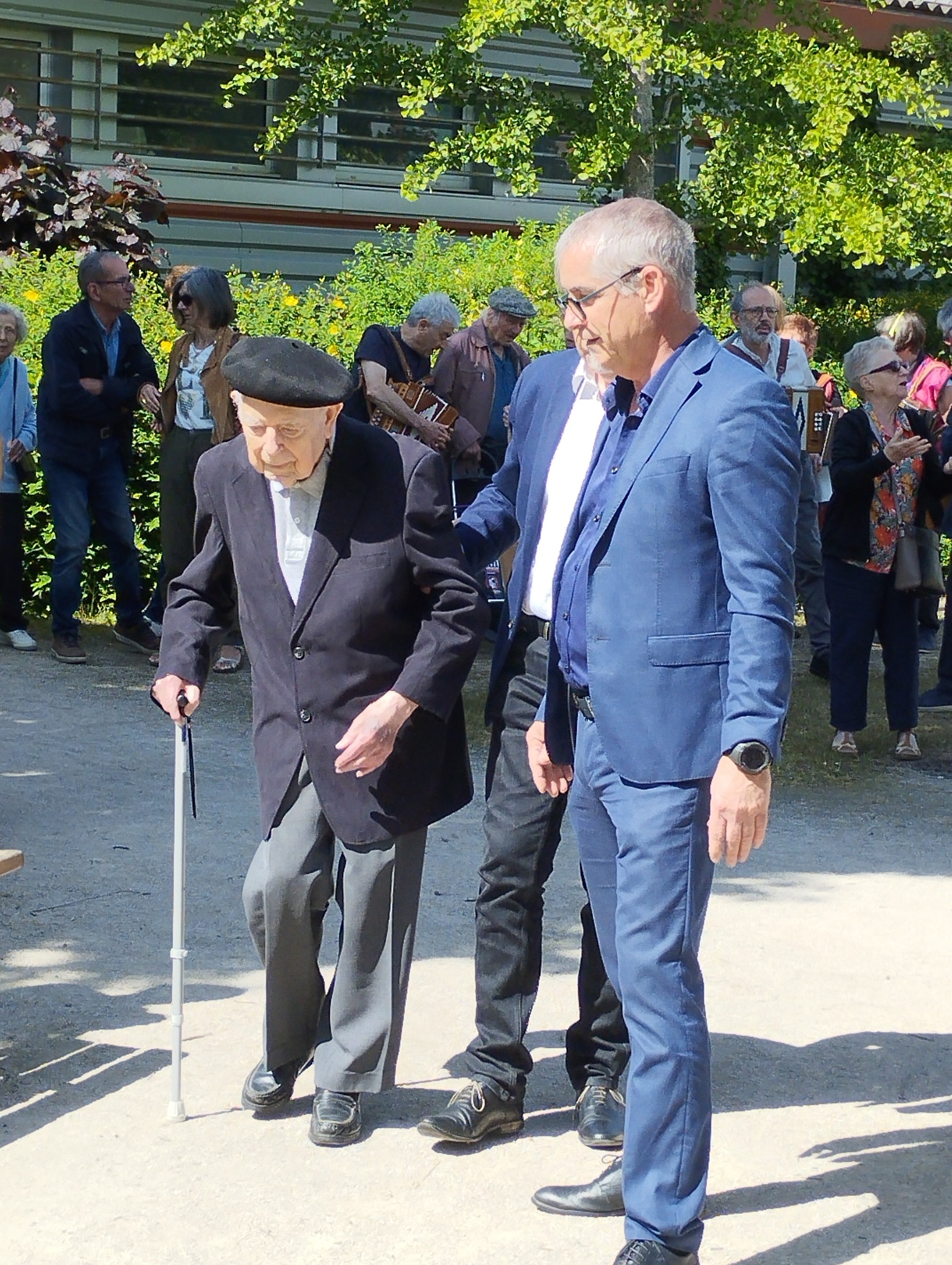 – 31 – HOMMAGE À ANDRÉ LAGARDE