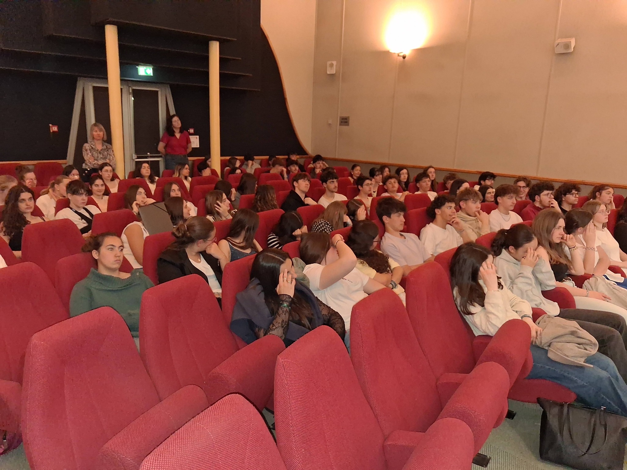 Les lycéens occitanistes ont assisté à une conférence de Michel Feltin-Palas,