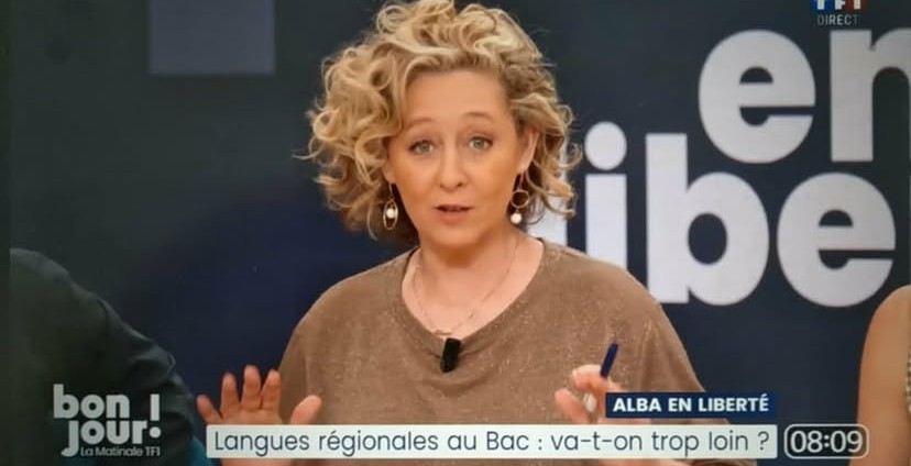 Alda : « le cerveau humain est incapable d&rsquo;assimiler plusieurs langages » !!!                      …….Au secours, Alba est en liberté !