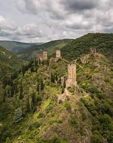 CHÂTEAUX « CATHARES » ou « CITADELLES DU VERTIGE »